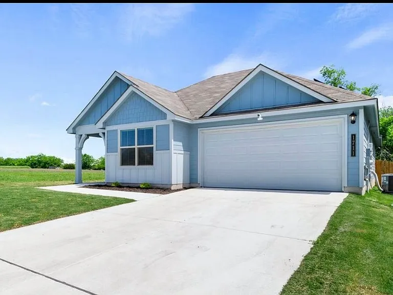 1711 Merritt St — Photo 3