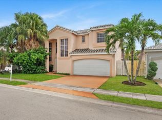 10372 SW 9th Ln, Pembroke Pines, FL 33025