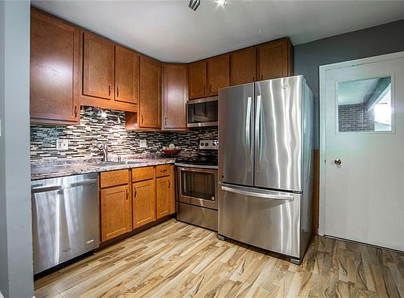 3rd image of 10018 S Bunker Hill Dr #F