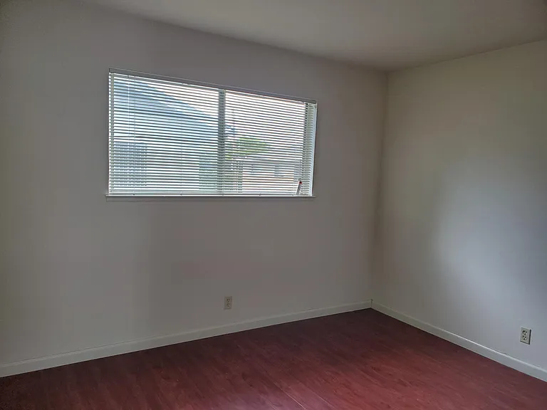 885 Burbank Dr #4 — Photo 12
