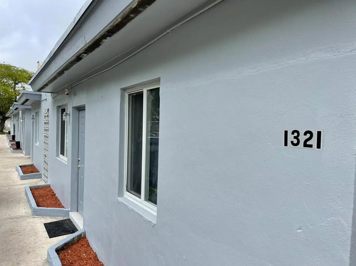 Opa Locka Remodeled Studios & 1b/1b apartments — Photo 3