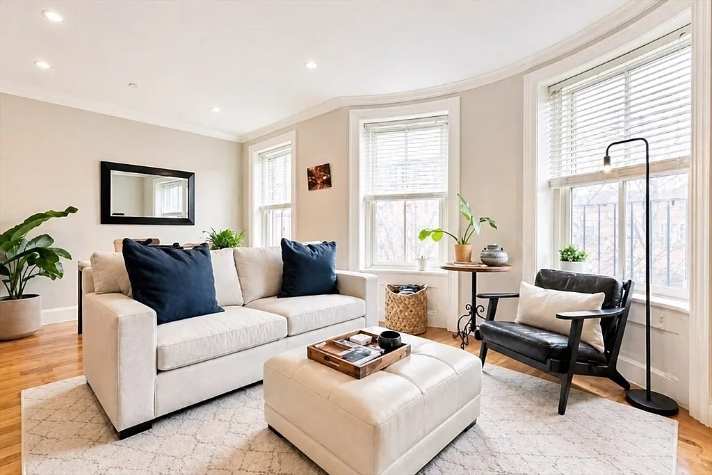 2 bed, 1.0 bath, 800 sqft, $5,800 — Photo 1