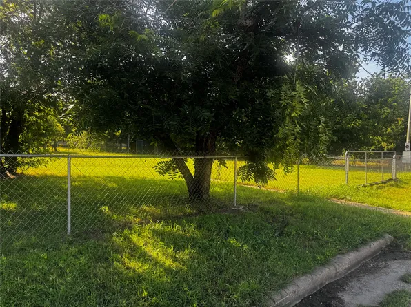 415 SE 5th St, Mineral Wells, TX 76067
