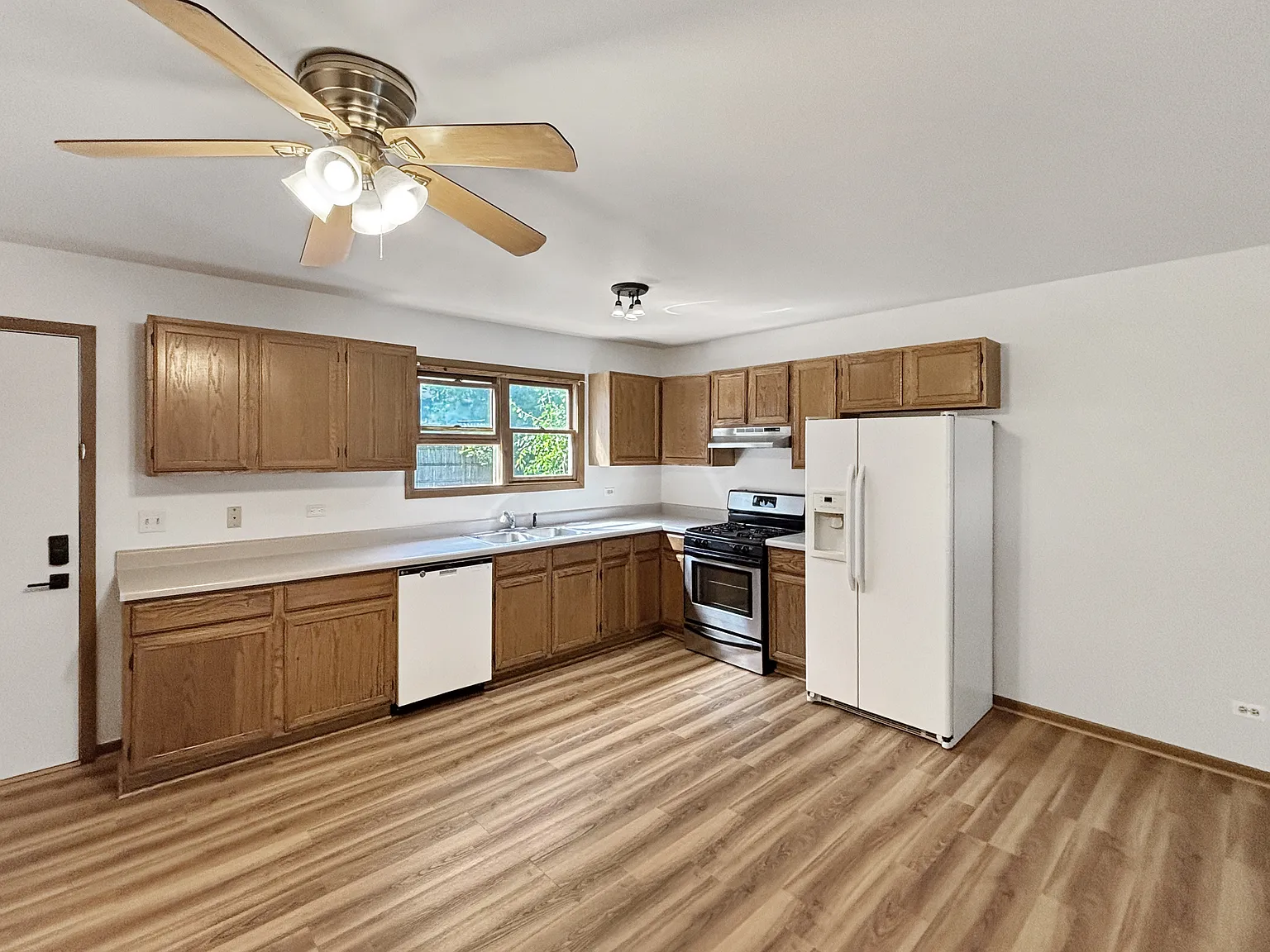 3745 Johns Manville Avenue - 1 — Photo 4