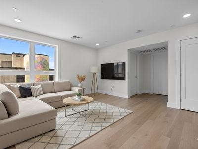 301 Border St #411, Boston, MA, 02128