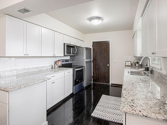 5th image of 4243 Waterview Dr