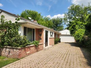 6647 N Lawndale Ave, Lincolnwood, IL 60712