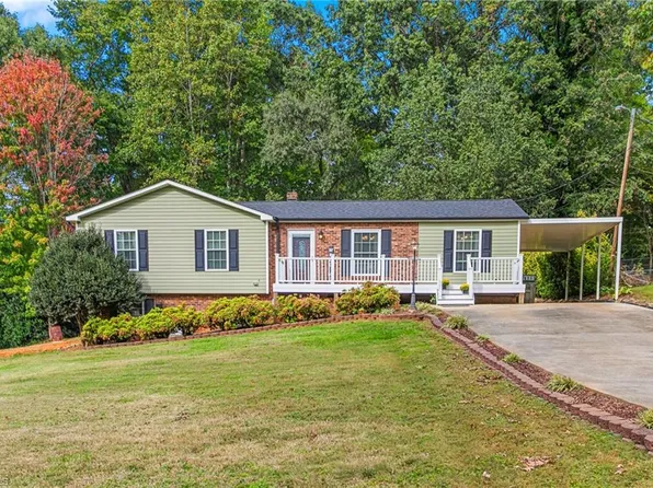 1040 Montley View Dr, Asheboro, NC 27205