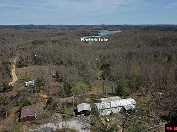 3rd image of 1944 Woods Point Rd