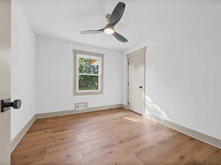 460 Hilltop Trl — Photo 27
