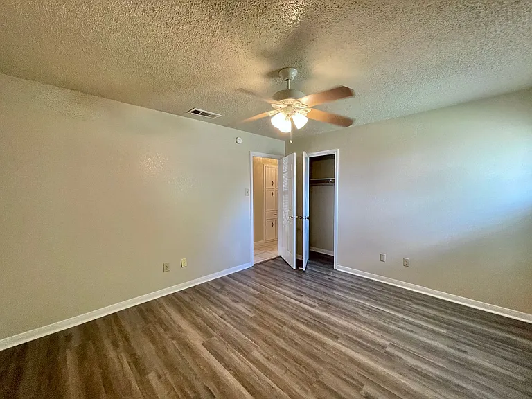 109 S Brook Dr — Photo 14