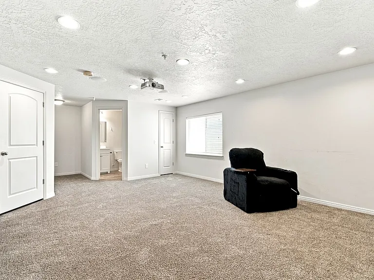 152 S 930th St E — Photo 28