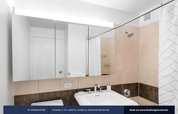 Rented by The Blueground | media 100