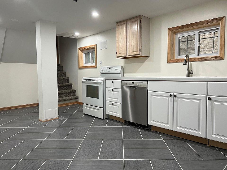 2nd image of 2605 W Summerdale Ave #Basement