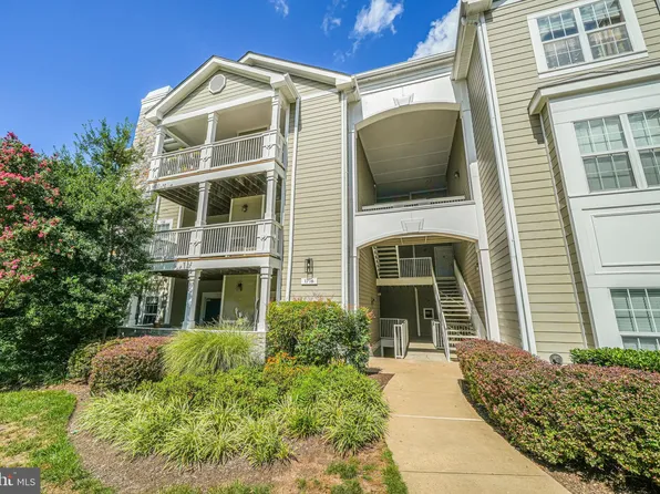 1716 Lake Shore Crest Dr APT 36, Reston, VA 20190