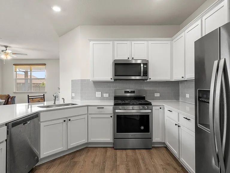 13900 McArthur Dr — Photo 6