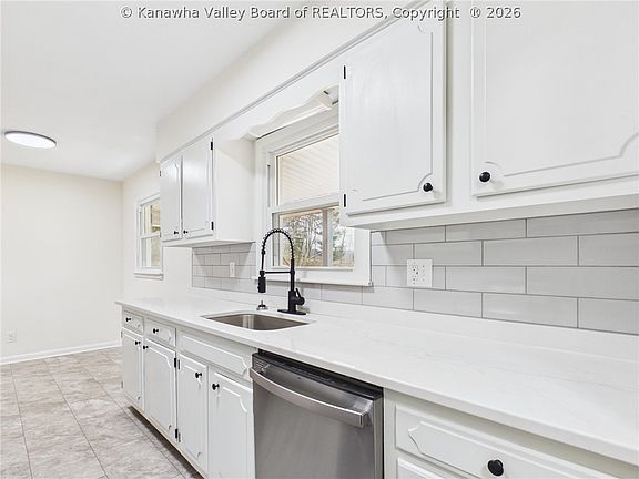 5th image of 4207 Hackberry Ln