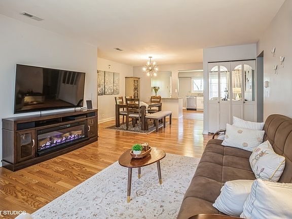 2nd image of 4160 Cove Ln APT E