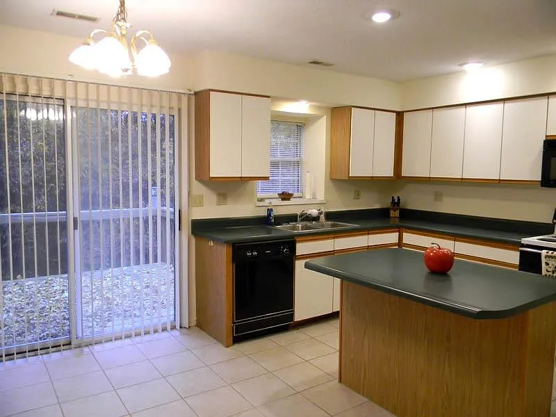 2 bed, 1107 sqft, $1,300 — Photo 3