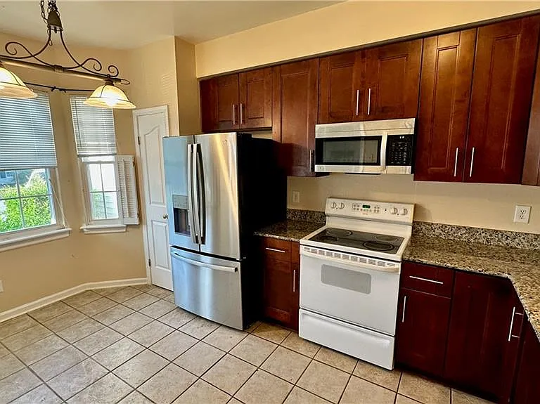 1505 Heritage Ave — Photo 8