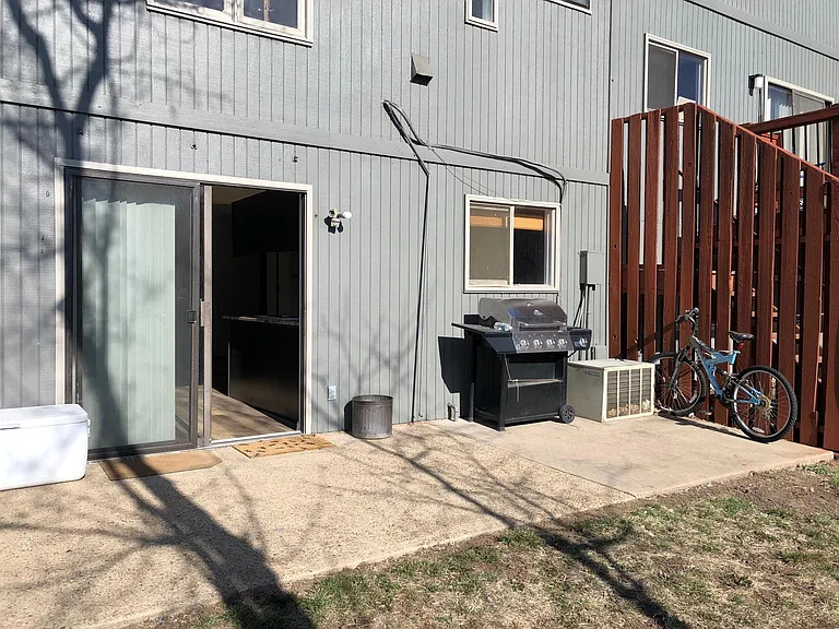 2370 Folsom St #C — Photo 16
