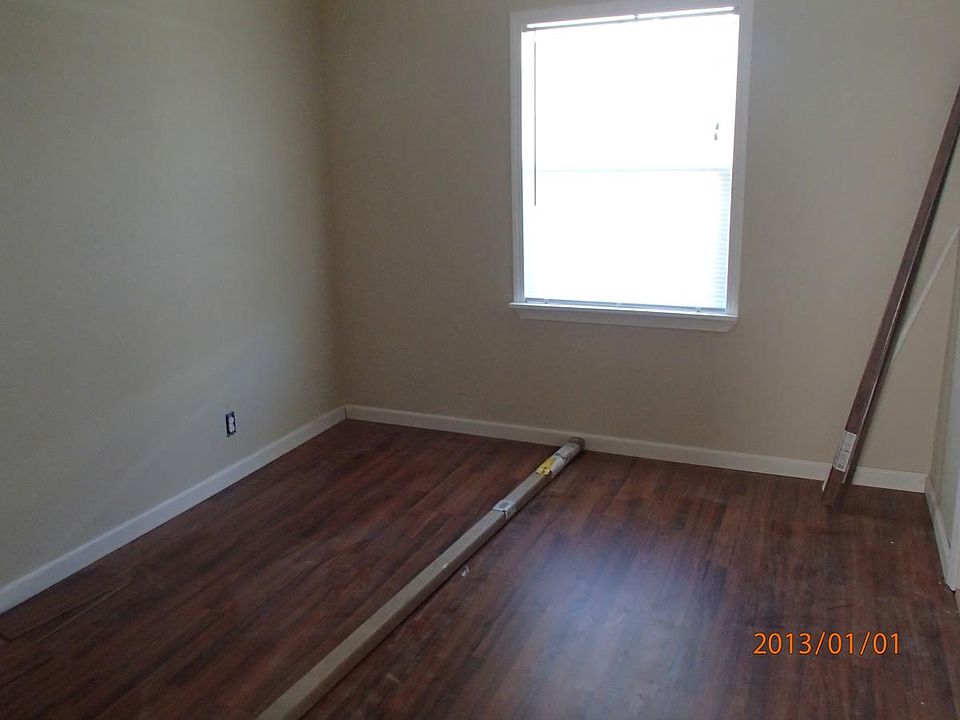 2nd image of 936 La Follette Ave