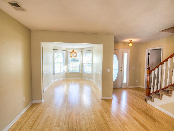 5th image of 110 Gwendolyn Ct