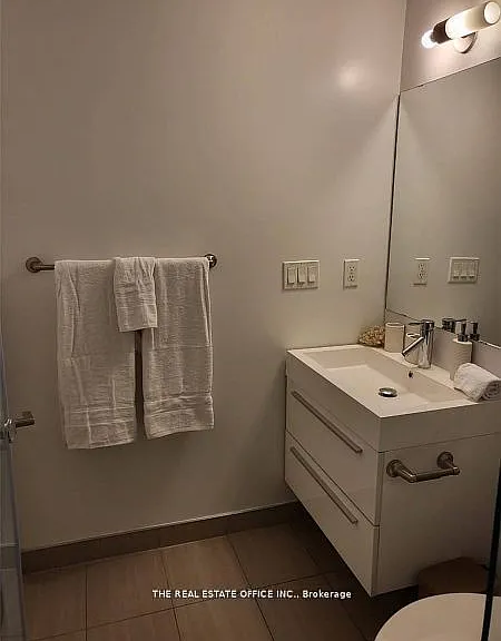 297 College St #603 — Photo 15