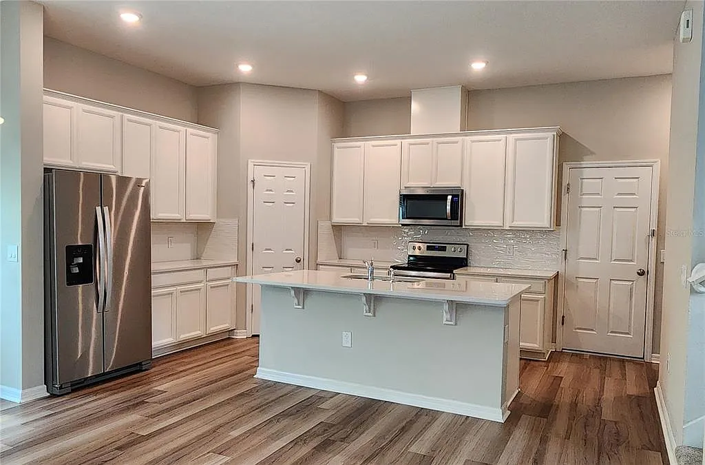 4 bed, 2.5 bath, 2204 sqft, $2,900 — Photo 2