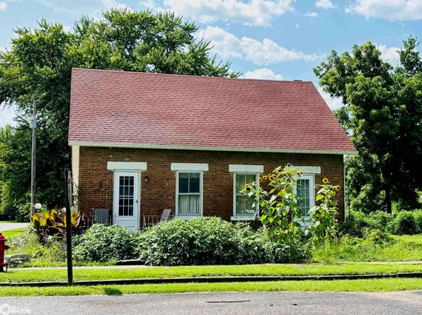 201 West St, Bonaparte, IA 52620