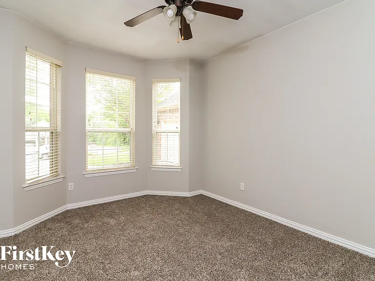 5228 Estrella Ln — Photo 12