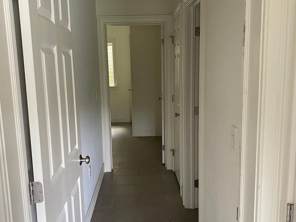 Hallway to the family room and a full bathroom.
