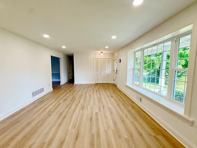 9398 Paulskirk Dr — Photo 4