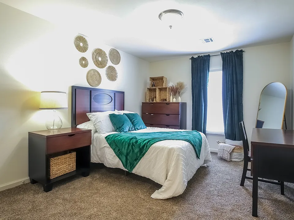 2909-Oliver-Apartments-Near-WSU-Private-Bedroom