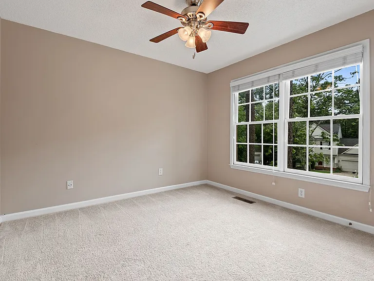 121 Haddonfield Ln — Photo 20