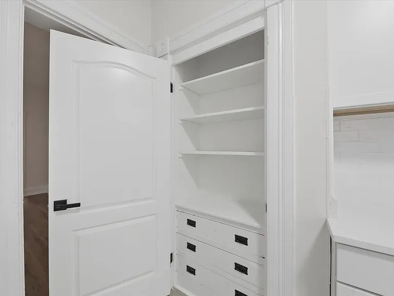 2502 Halstead St — Photo 6
