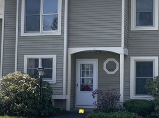 2 Minuteman Ct, Halfmoon, NY 12065