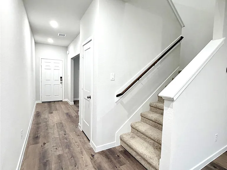 533 Shoreview Dr — Photo 5