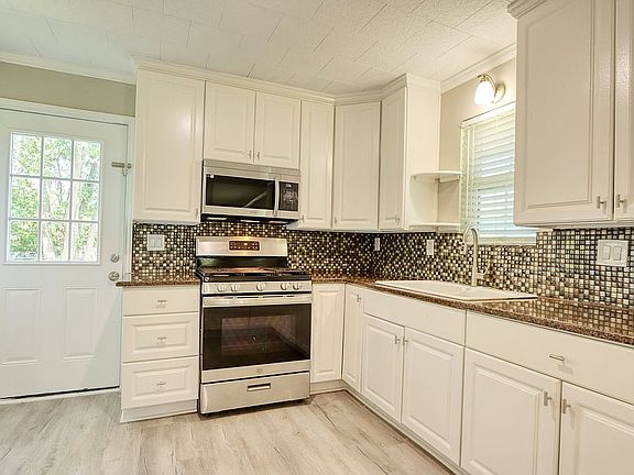 4th image of 302 S Kaufman St