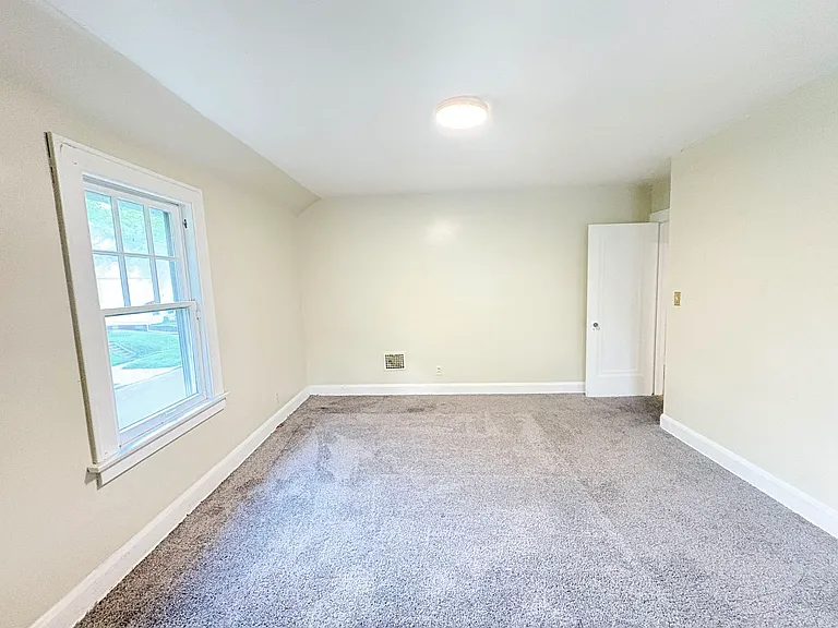 4450 Commonwealth Ave — Photo 16