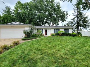 2526 N Rockwood Dr, Peoria, IL 61604
