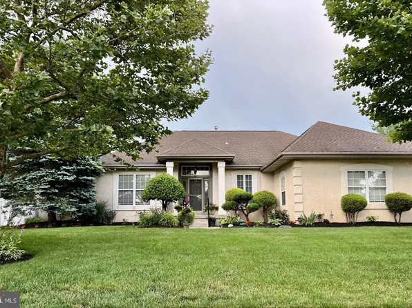 97 Parry Dr, Hainesport, NJ 08036