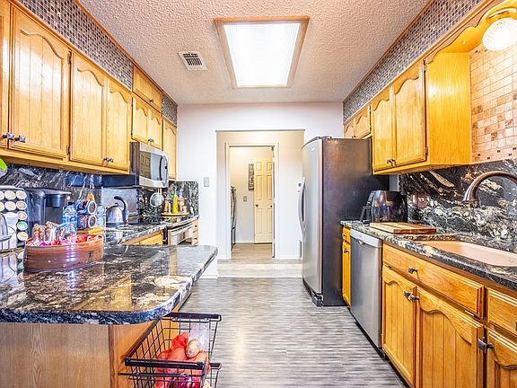 5th image of 1029 Gregory Dr