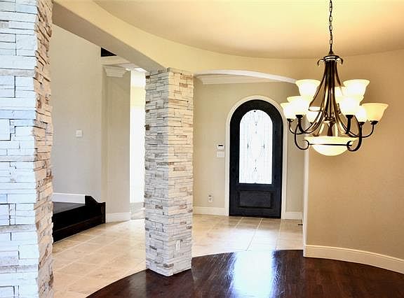 2nd image of 2054 Hidalgo Ln