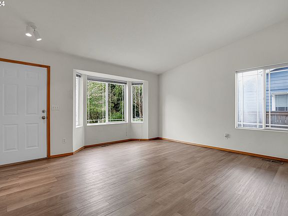3rd image of 664 SE 72nd Ave
