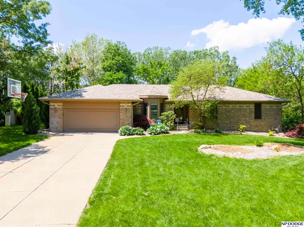 11012 Bel Air Dr, Omaha, NE 68144