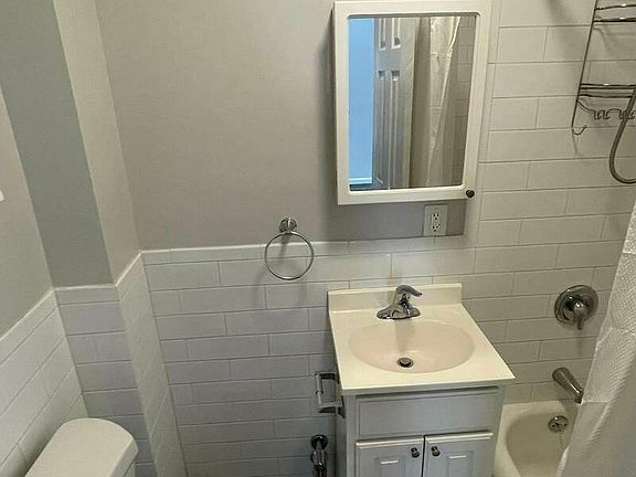 3rd image of 262 Halsey St #1F