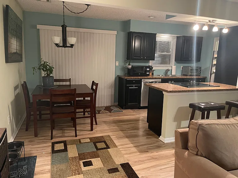 300 Essex Dr — Photo 5