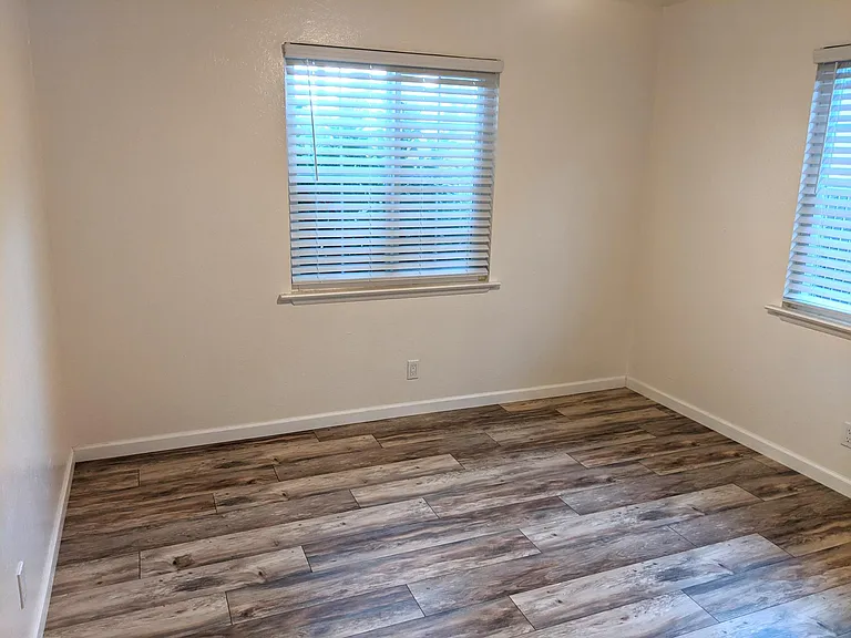 943 E Buckingham Way — Photo 9