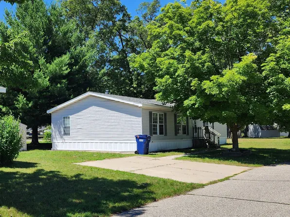 701 Gala Dr, Muskegon, MI 49442